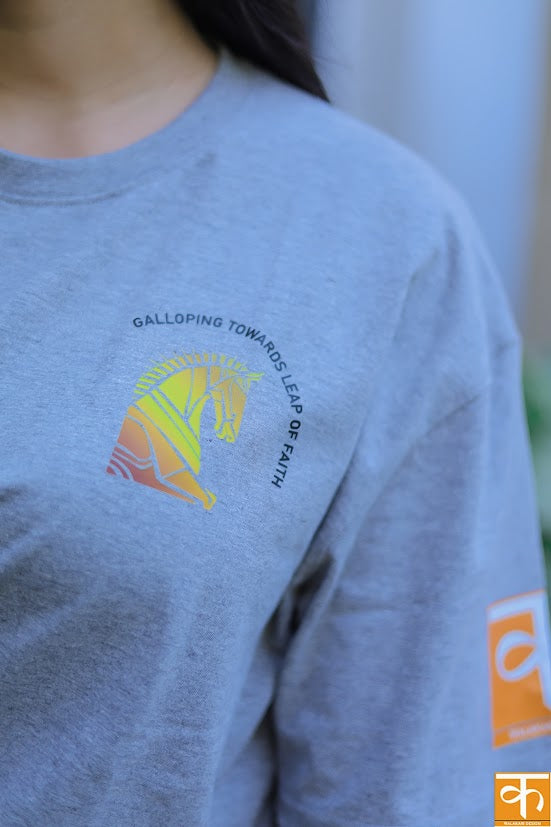 Knitted t-shirt with Print Grey Horse yellow ombre –LEAP OF FAITH |GALLOPING TOWARDS LEAP OF FAITH