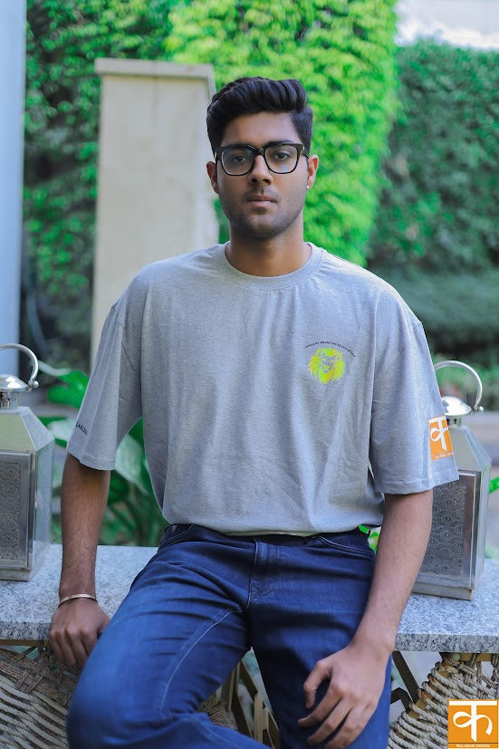 Knitted t-shirt with Print Grey yellow lion –I am fearless | I inhale my dreams and exhale my fear
